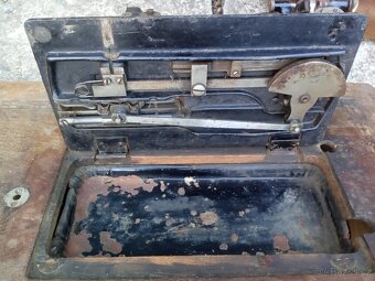 Šicí stroj Singer - 9