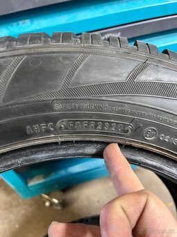 2ks. 225/60 R17 103V SUV - zimní pneu - vzorek 9mm. - 9
