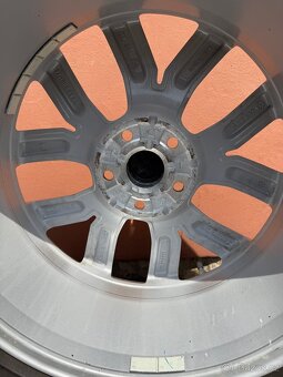 ALU disky original VW 5NA601025B 7jx18 et 43 + 235/55 r18 - 9