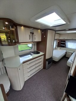 Prodám karavan hobby 560 UL . EL POJEZD,  ODDĚLENÉ POSTELE - 9