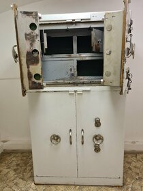 Prodám starožitný trezor bankovní trezor funkční č.3 - 9