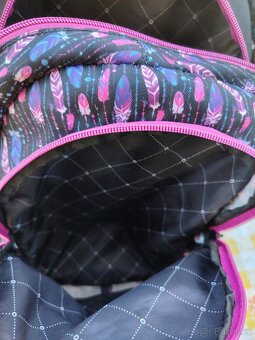 Školní batoh s motivem peří - 9