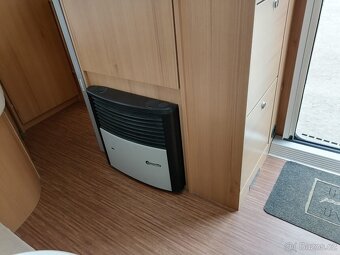 Karavan Weltbummler T.E.C, Kuchyňka, Koupelna,Topeni - 9