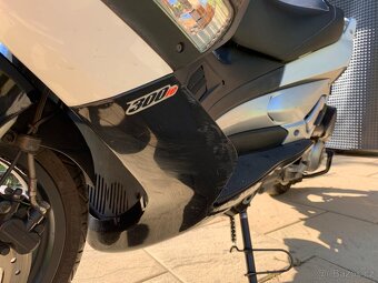Aprilia SR MAX 300 - 9