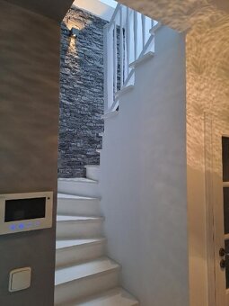 Prostorný 5+kk se zahradou a garáží na okraji Brna - 9