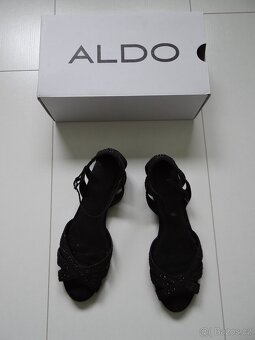 Dámské černé páskové sandály Aldo (vel. 40) - 9