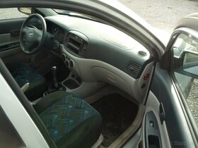HYUNDAI ACCENT 1,4 I / 71,3 KW//TAŽNÉ ZAŘÍZENÍ - 9