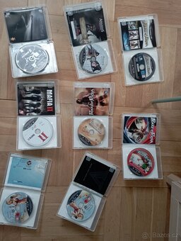 Prodám PlayStation 3 ve výborném stavu, + 8 her. - 9