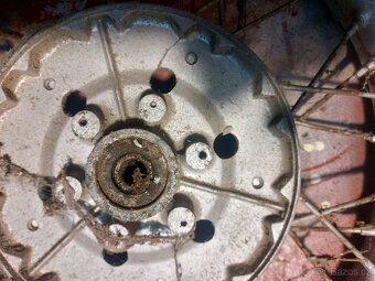 Kola na Jawa kyvacka velká. Cena za vše. - 9