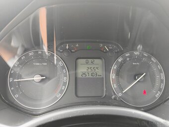 Škoda Octavia 2 1.6i 75kw benzín r.v 2005 - 9