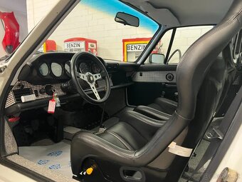 Porsche 911 Carrera z roku 1988 - 9