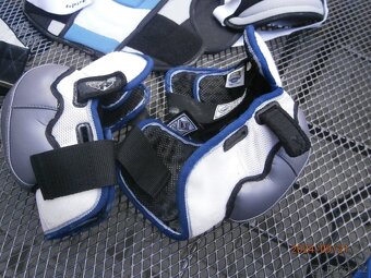 Hokejová výstroj-Bauer - 9