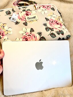 MacBook Air 13” M3 CZ 2024 Hvězdně Bílý - 9