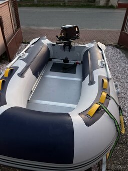 Motorový nafukovací člun - 9