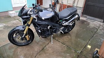 Triumph speed triple 1050 - 9