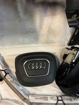 Airbagová sada palubní deska Audi Q3 F3 2020 - 9