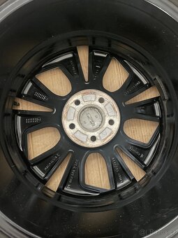 Original zimní Volvo XC60 r18 + 235/60/18 90% - 9