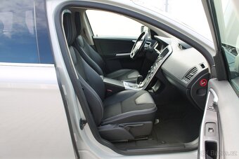 Volvo XC60 2.4D5 120kW AWD Automat+Navi+Kamera+Tažné - 9
