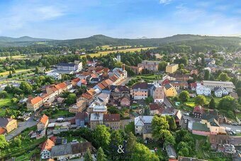 Útulná podkrovní garsonka - stylový a praktický prostor o 27 - 9