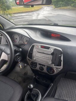 Hyundai i20,TOP NAJEZD 120 000km, GARÁŽOVANÉ,1.2Benzin,STK - 9