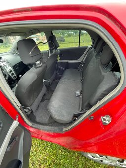 Toyota Yaris 1,0 51 kw, najeto pouze 116677 km - 9