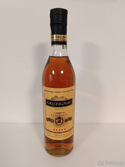 Whisky a další láhve s alkoholem - 9