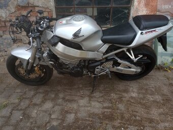 Honda CBR 929rr - 9