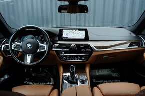 BMW M550i 340 kW,ČR,Webasto,Tažné,Masáže,2x kola,Ventilace - 9