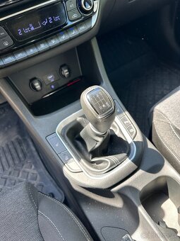 Hyundai i30 combi 1.5 DPi NOVÝ - 9