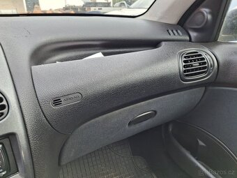Peugeot 206 1.4i, automatická převodovka, r.v.2004 - 9