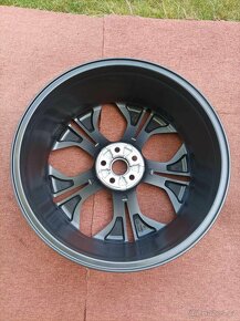 Originál nejetý disk Jaguar E/F-Pace 8Jx21 1ks - 9