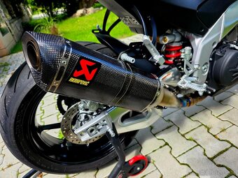 Aprilia Tuono V4 1100RR - ČR, stav nové motorky, Akrapovič - 9