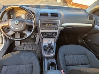 ŠKODA OCTAVIA COMBI - 9