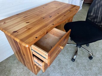 Masivní psací stůl 120x60cm, židle otočná - 9
