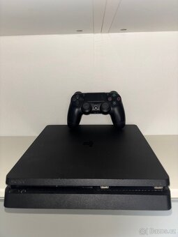 PlayStation 4 (PS4) s ovladačem - 9