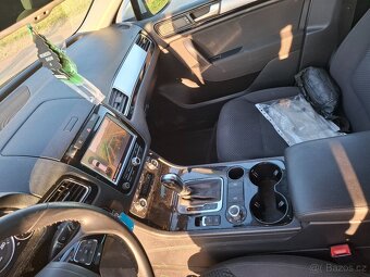 VW Touareg 3.0 TDI Klima Alu Tažné Model Model 2011.-- - 9