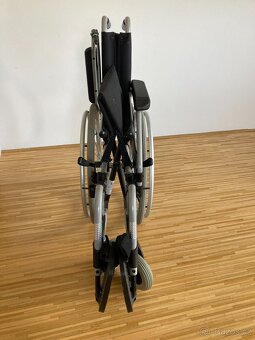 Odlehčený invalidní vozík Meyra + sedátko - 9
