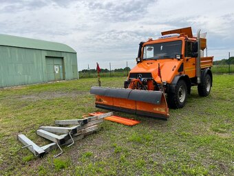 MERCEDES BENZ UNIMOG + SYPAČ A RADLICE , R.V.2000 - 9