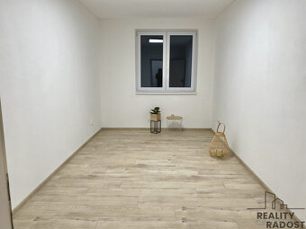 Pronájem nadstandardního bytu 3+kk s balkonem a dvěma parkov - 9