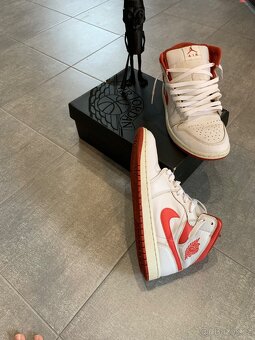 Nike AIR Jordan 1 Mid SE, White/Lobster-Dune Red-Sail - 9