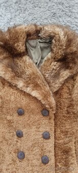 Dlouhý dámský kožich - 9