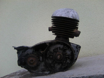 čz 125/150 - motory, rozeta,náboj kola a vidlice - 9