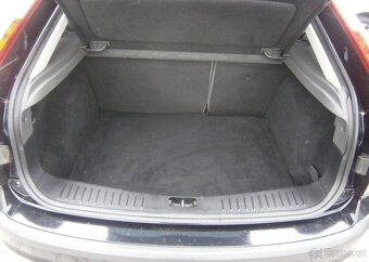 Ford Focus 1.6i 74kw,klima,serviska benzín manuál 74 kw - 9