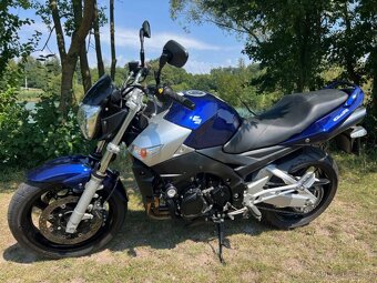 Suzuki GSR 600 - 9