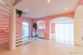 Prodej rodinného domu 200 m², pozemek 586 m² - 1111 - 9