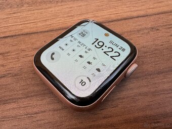 Apple Watch Series 4 - 9