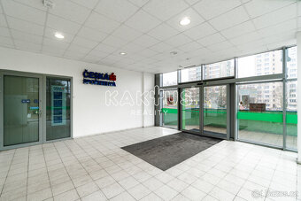 Pronájem obchodního prostoru (126m2) na ulici Výškovická, v - 9
