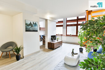 Loftový byt 83 m2 přímo u metra Palmovka, Praha 8 - 9