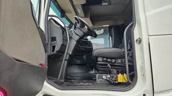 VOLVO FH 13 500 8x4 třístranný sklápěč - 9