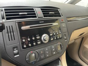 Ford C-Max Ghia 2.0TDCi 100kW, pojízdný na opravu - 9
